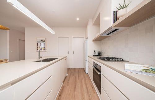 McCrae Casa | Surrey Sunset Sanctuary in McCrae