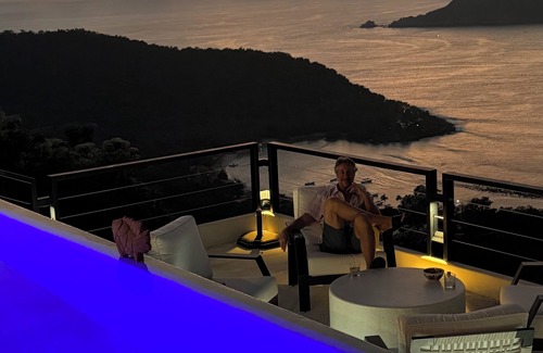 Cerro del Vigia Casa | Surround yourself with Unsurpassed Ocean, Bay, Beach, Mountain, and city views