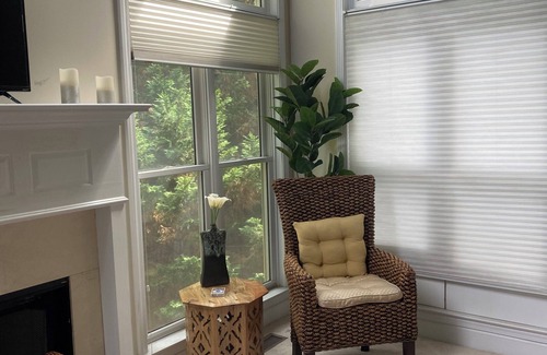 Fairburn Casa | Surrounded by five lakes, walking trails, hiking, volleyball and a playground!