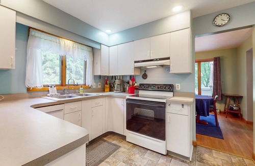 Bradford Casa | Surrounded by natural beauty with firepit & grill- in wine region