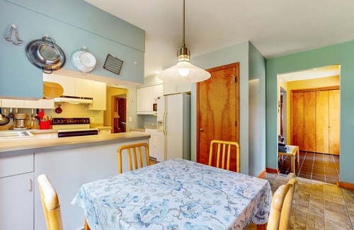 Bradford Casa | Surrounded by natural beauty with firepit & grill- in wine region