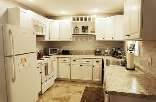 Briar Crest Woods Cabaña | Surrounded by nature! Private Lake, King Bed, Peaceful Deck & Game Room!