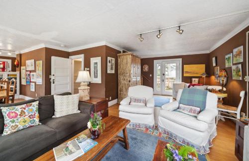 Manzanita Casa | Susans Beach Cottage Steps To Sand & Surf!