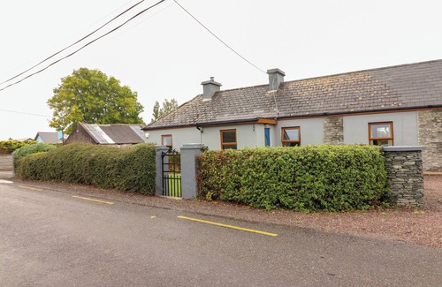 Kilgobnet Cabaña | SUSIE'S COTTAGE, pet friendly in Beaufort, County Kerry