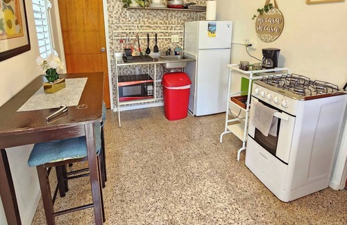 Ceiba Apartamento | Sustainable Sanctuary: Sun-Drenched Residence Close to Ferry & Bio-Lagoon