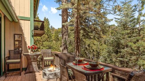 Lake Arrowhead Casa | Sutter Ln by AvantStay Beautifully Remodeled Kitchen4Cabin-Chic Bedrooms