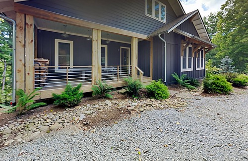 Pisgah Forest Casa | Sutton Knob home with central AC, 2 porches, high-speed WiFi, & grill - dogs ok