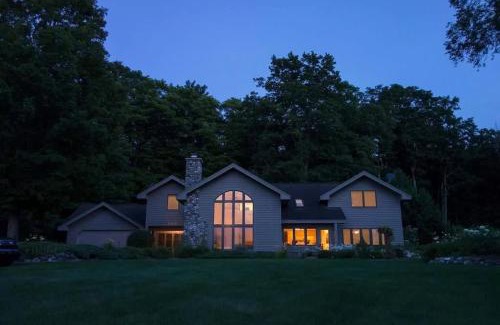 Suttons Bay Casa | Suttons Bay Beach House Private Beachfront