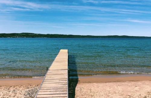 Suttons Bay Casa | Suttons Bay Beach House Private Beachfront