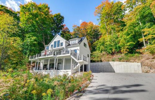 Suttons Bay Casa | Suttons Bay Home Hot Tub, Lake Views and Fire Pit