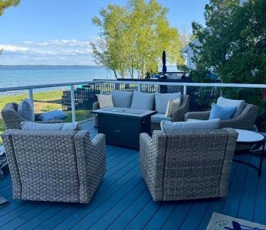Suttons Bay Casa | Suttons Bay Sunshine