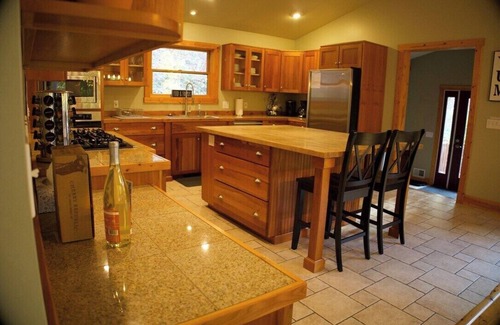 Suttons Bay Casa | Suttons Bay Therapy-Hot Tub/GameRoom/Fireplace/AC