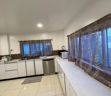 Suva Apartamento | Suva Bright & Spacious 3BR & Pool