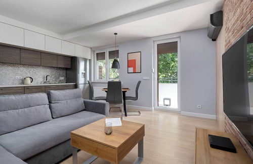 Fabryczna Apartamento | Suwalska 32 | Wroclaw | Spacious Apartment | 2 Parking Spaces | Air Conditioning