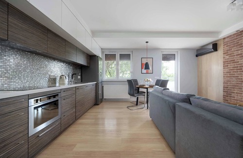 Fabryczna Apartamento | Suwalska 32 | Wroclaw | Spacious Apartment | 2 Parking Spaces | Air Conditioning