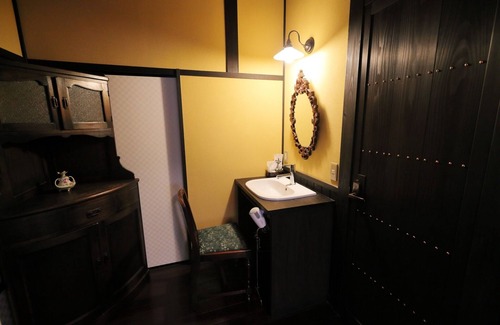Nishijin Hotel | Suzaku The 100yearold Nishijin weaving studio ha / Kyoto Kyōto