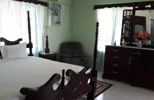 Lucea Cama Y Desayuno | Suzette's Homestay