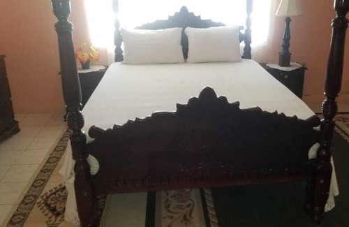 Lucea Cama Y Desayuno | Suzette's Homestay