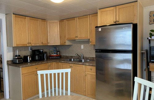 Wasaga Beach Cabaña | Suzy's Beach House (Walk to Beach)