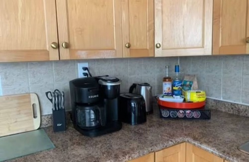 Wasaga Beach Cabaña | Suzy's Beach House (Walk to Beach)