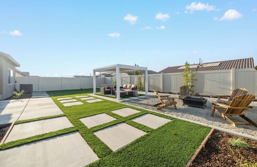 Pumpkin Center Casa | SW Bakersfield -New House! LUXE, New furniture & appliances