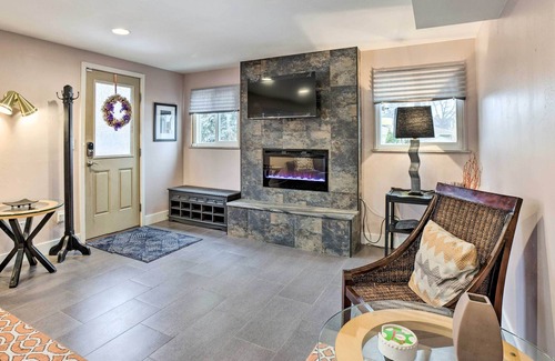 Bear Valley Apartamento | SW Denver Apt w/ Chef's Kitchen, 45 Min to Skiing!