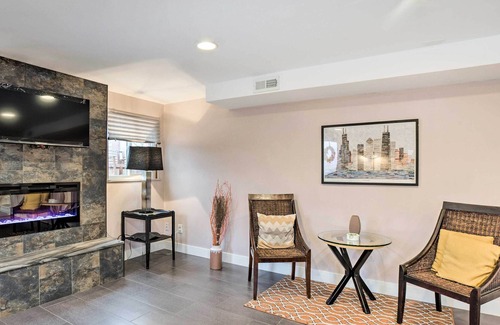 Bear Valley Apartamento | SW Denver Apt w/ Chef's Kitchen, 45 Min to Skiing!