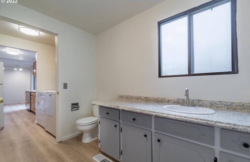 Western Casa | SW Eugene getaway