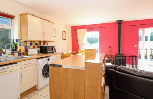 Halesworth Cabaña | SWALLOW BARN, family friendly, country holiday cottage in Halesworth