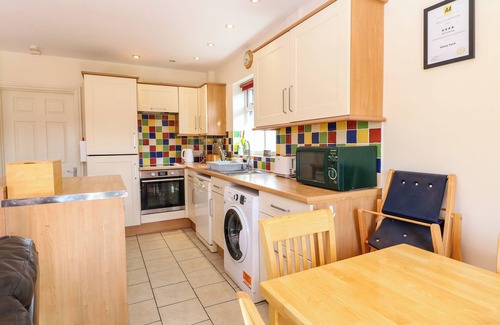 Halesworth Cabaña | SWALLOW BARN, family friendly, country holiday cottage in Halesworth