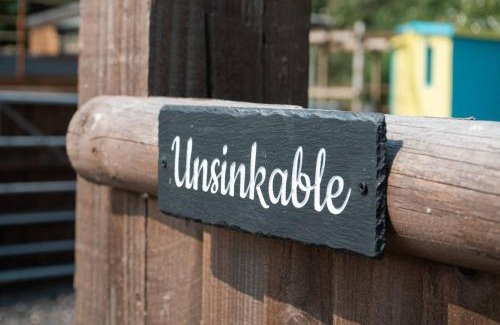 North Perrott Otro | Swallowfield Glamping-Unsinkable