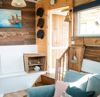 North Perrott Otro | Swallowfield Glamping-Unsinkable