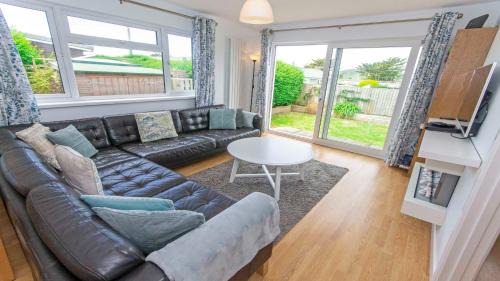 Croyde Casa | Swallows Croyde - Open plan beach chalet & close proximity to the beach - Sleeps 6