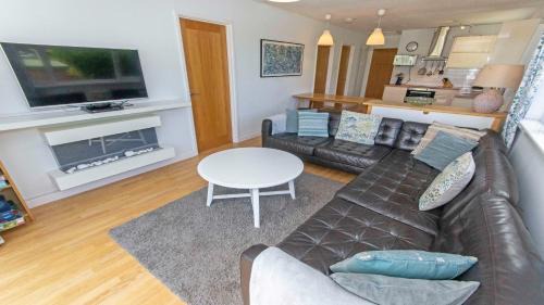 Croyde Casa | Swallows Croyde - Open plan beach chalet & close proximity to the beach - Sleeps 6