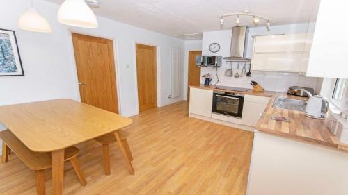 Croyde Casa | Swallows Croyde - Open plan beach chalet & close proximity to the beach - Sleeps 6