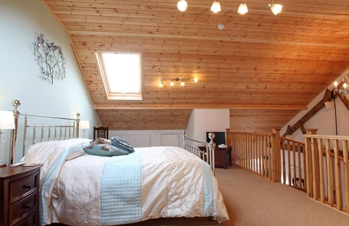 Hickling Cama Y Desayuno | Suite-Baño en la habitacion-Vista al patio-Seperate Bath and Shower