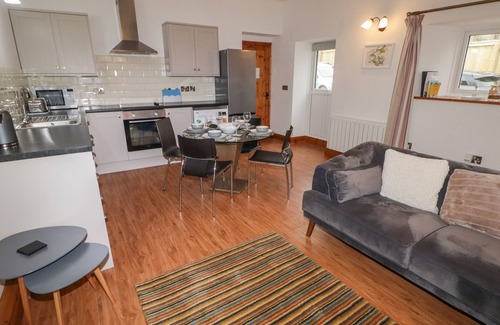 Kilgetty Cabaña | SWALLOWS RETREAT, pet friendly, character holiday cottage in Carew