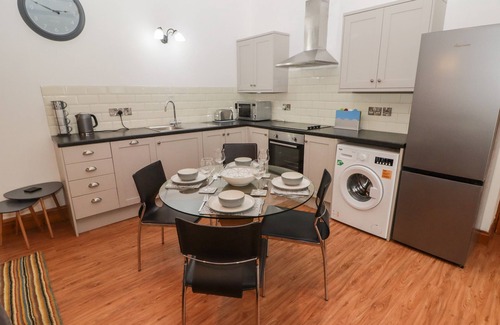 Kilgetty Cabaña | SWALLOWS RETREAT, pet friendly, character holiday cottage in Carew