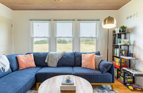 Oak Harbor Cabaña | 326 Swan Lake Cottage: 2 BR, 1 BA Cottage in Oak Harbor, Sleeps 5