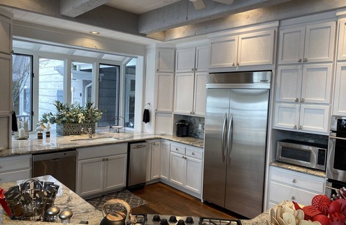 Bigfork Casa | Swan Lake House - 6 Bed 6.5 Bath - Sleeps 12 - 200 ft ON WATER Heated Driveway