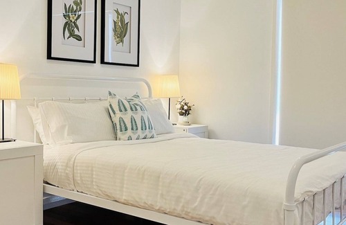 Charmhaven Casa | Swan Lake House - Waterfront Home