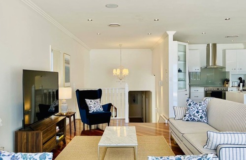 Charmhaven Casa | Swan Lake House - Waterfront Home