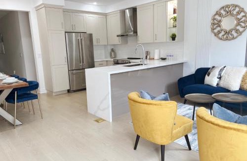 Gormley Casa | Swan-Lake Luxury Home,Deluxe King size bed WiFi TV