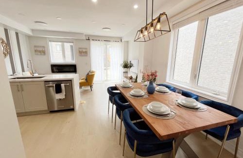 Gormley Casa | Swan-Lake Luxury Home,Deluxe King size bed WiFi TV
