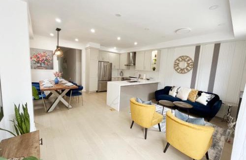 Gormley Casa | Swan-Lake Luxury Home,Deluxe King size bed WiFi TV