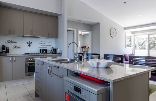 Mondayong Apartamento | Swan Lake View House