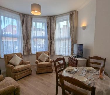 Swanage Apartamento | SWANAGE WELL PRESENTED 2 BEDROOM APARTMENT CLOSE to BEACH