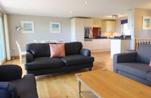 Eleighwater Cabaña | SWANDOWN, 16 NETHERHAYE, with pool in Cricket St. Thomas
