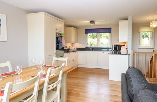Eleighwater Cabaña | SWANDOWN, 16 NETHERHAYE, with pool in Cricket St. Thomas