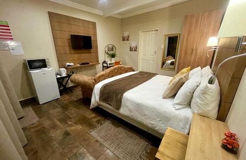 Rustenburg Casa | Swane’s guesthouse